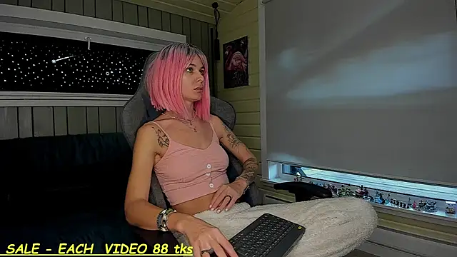 SandyChris online show from October 2025 11:22:01 AM