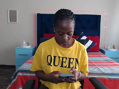 QUEENMANDYY online show from March 2026 06:28:02 AM