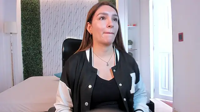 miataylorr1 online show from November 2025 12:27:01 PM