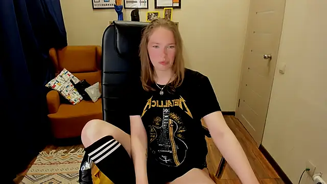 Snapshot of _fiona_Love chatting on May 2026 07:45:02 PM fiona Love online show from May 2026 07:45:02 PM