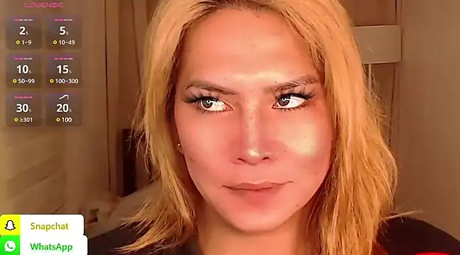 Snapshot of QUEEN_GIAMOORE69 chatting on December 2024 10:54:02 PM QUEEN GIAMOORE69 online show from December 2024 10:54:02 PM