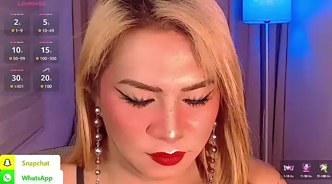 Snapshot of QUEEN_GIAMOORE69 chatting on January 2025 10:40:01 PM QUEEN GIAMOORE69 online show from January 2025 10:40:01 PM