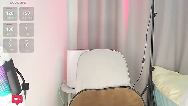 Snapshot of Anne-Sweet chatting on January 2025 04:04:01 AM Anne-Sweet online show from January 2025 04:04:01 AM