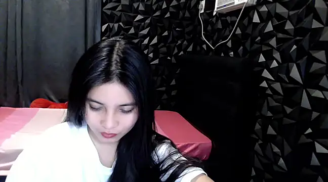 Snapshot of _Bellatrixy_ chatting on January 2025 07:07:01 PM Bellatrixy online show from January 2025 07:07:01 PM