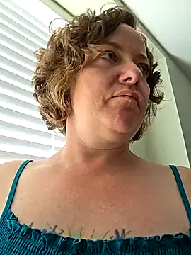 Snapshot of julimonroe chatting on May 2026 04:04:02 PM julimonroe online show from May 2026 04:04:02 PM