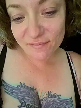 Snapshot of julimonroe chatting on May 2026 05:12:01 AM julimonroe online show from May 2026 05:12:01 AM