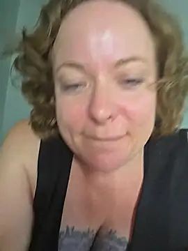 Snapshot of julimonroe chatting on May 2026 02:08:02 AM julimonroe online show from May 2026 02:08:02 AM