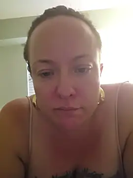 Snapshot of julimonroe chatting on June 2026 02:12:02 AM julimonroe online show from June 2026 02:12:02 AM