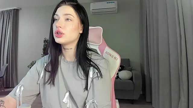 JenniferQueen11 online show from February 2025 04:16:01 PM