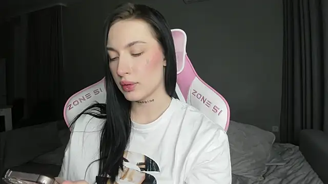 JenniferQueen11 online show from March 2025 01:27:02 PM