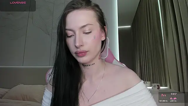 JenniferQueen11 online show from June 2026 07:31:01 PM