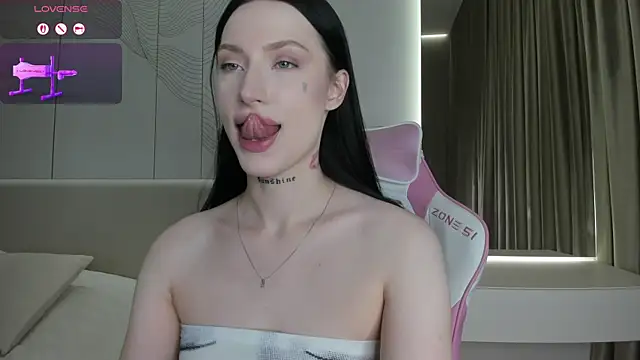 Snapshot of JenniferQueen11 chatting on July 2026 06:21:01 PM JenniferQueen11 online show from July 2026 06:21:01 PM
