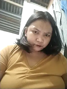 Snapshot of milkytitsmom4u chatting on November 2025 05:02:02 PM milkytitsmom4u online show from November 2025 05:02:02 PM