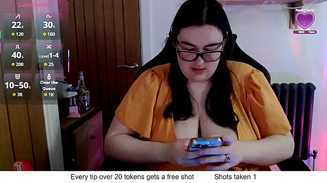 Snapshot of Rebecca_Summer chatting on April 2026 04:11:02 PM Rebecca Summer online show from April 2026 04:11:02 PM