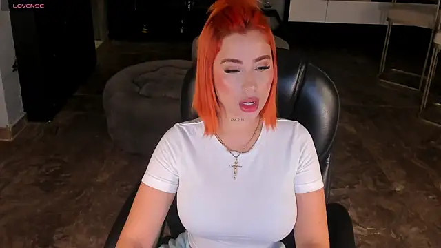 Snapshot of MadelineFox chatting on September 2025 12:43:01 PM MadelineFox online show from September 2025 12:43:01 PM