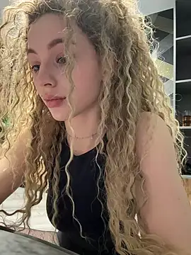 Snapshot of Camilla_Railian chatting on January 2025 04:11:02 PM Camilla Railian online show from January 2025 04:11:02 PM