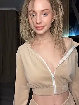 Snapshot of Camilla_Railian chatting on January 2025 06:10:02 PM Camilla Railian online show from January 2025 06:10:02 PM