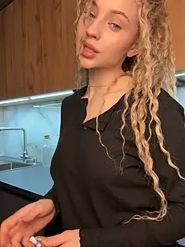 Snapshot of Camilla_Railian chatting on February 2025 03:50:01 PM Camilla Railian online show from February 2025 03:50:01 PM