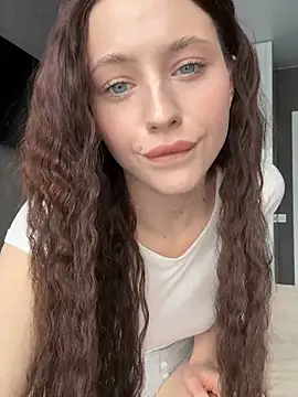 Snapshot of Camilla_Railian chatting on March 2025 01:19:02 PM Camilla Railian online show from March 2025 01:19:02 PM