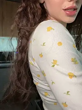 Snapshot of Camilla_Railian chatting on March 2025 06:33:01 PM Camilla Railian online show from March 2025 06:33:01 PM