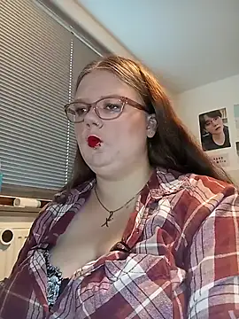 Merle18 online show from September 2025 05:01:02 PM