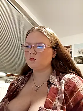 Merle18 online show from October 2025 05:47:02 PM