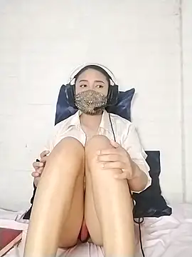 Snapshot of _Shimmerlyn_ chatting on March 2025 08:42:02 PM Shimmerlyn online show from March 2025 08:42:02 PM