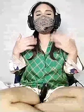 Snapshot of _Shimmerlyn_ chatting on March 2025 05:22:01 PM Shimmerlyn online show from March 2025 05:22:01 PM