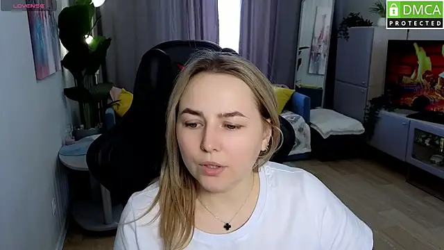 Snapshot of Mira_Mermayd chatting on April 2026 08:40:02 AM Mira Mermayd online show from April 2026 08:40:02 AM