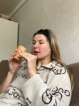 AngelMiaM online show from April 2026 07:28:01 AM