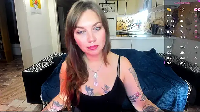 StacyTigerr online show from November 2025 04:49:02 PM