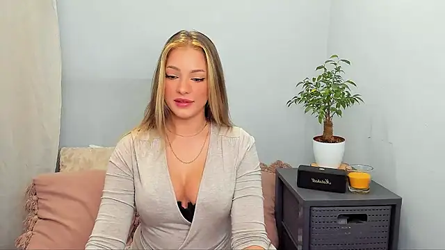 LilyBlondee online show from October 2025 07:40:01 PM