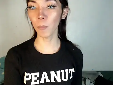 Snapshot of perly_169 chatting on December 2024 10:53:02 PM perly 169 online show from December 2024 10:53:02 PM