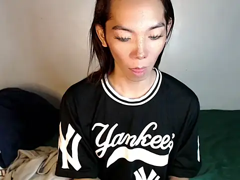 Snapshot of perly_169 chatting on December 2024 05:01:01 PM perly 169 online show from December 2024 05:01:01 PM