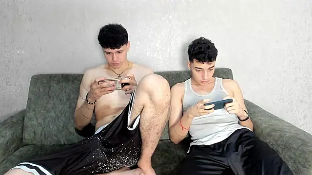 Snapshot of pelusos_mens chatting on January 2026 01:35:01 PM pelusos mens online show from January 2026 01:35:01 PM