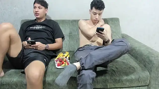 Snapshot of pelusos_mens chatting on January 2026 01:26:01 PM pelusos mens online show from January 2026 01:26:01 PM