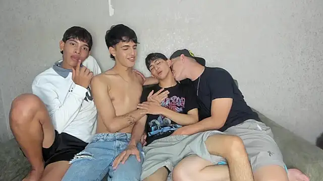 Snapshot of pelusos_mens chatting on May 2026 07:31:01 PM pelusos mens online show from May 2026 07:31:01 PM