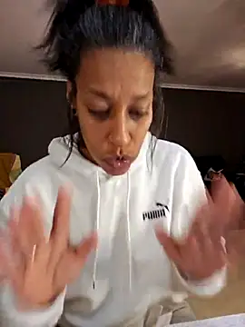 Snapshot of Goldenlace chatting on March 2025 11:12:02 PM Goldenlace online show from March 2025 11:12:02 PM