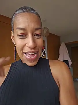 Snapshot of Goldenlace chatting on May 2026 08:19:01 AM Goldenlace online show from May 2026 08:19:01 AM