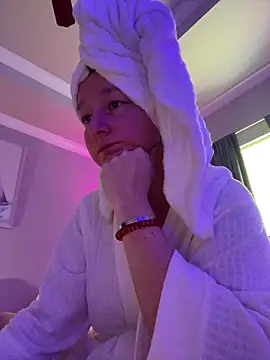 Vivian MayXxX online show from October 2025 06:28:02 PM