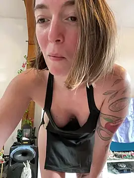 Snapshot of Daisy_Michto_Officiel chatting on December 2024 02:05:02 PM Daisy Michto Officiel online show from December 2024 02:05:02 PM