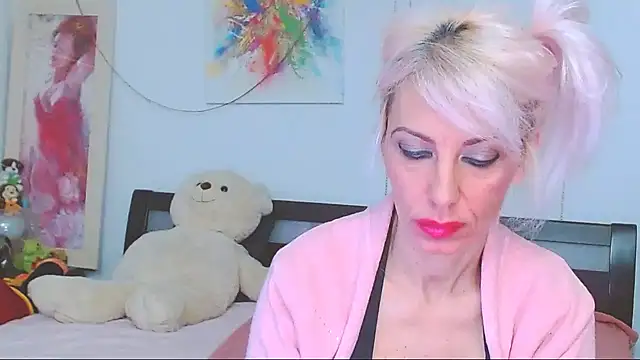 HoneyLara online show from December 2025 09:20:01 PM