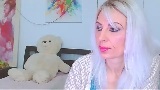 HoneyLara online show from February 2026 12:18:01 AM