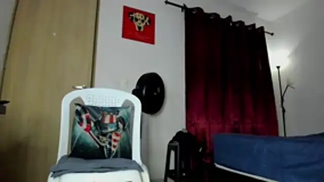 Snapshot of Cloudy_pigDude chatting on June 2026 04:11:01 AM Cloudy pigDude online show from June 2026 04:11:01 AM