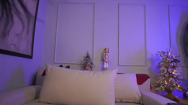 Snapshot of Lauraxx69 chatting on December 2024 08:26:02 AM Lauraxx69 online show from December 2024 08:26:02 AM