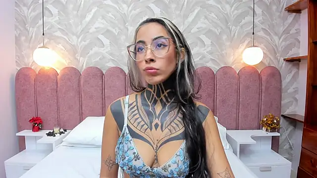 NicoleBlum online show from January 2025 04:00:02 PM