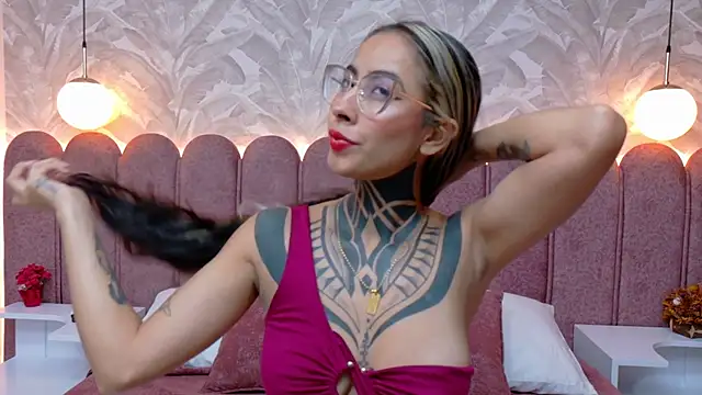 NicoleBlum online show from January 2025 06:41:02 PM