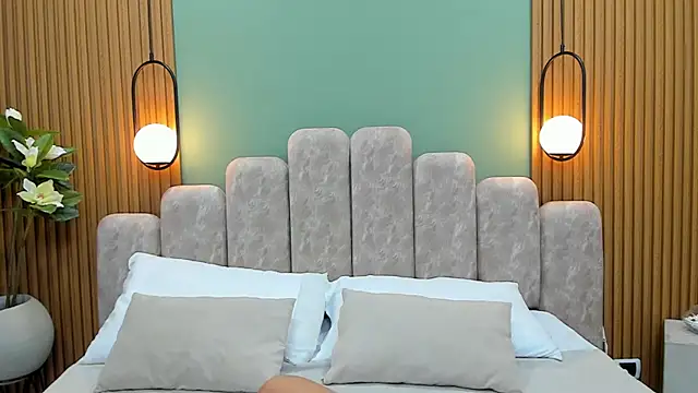 NicoleBlum online show from February 2025 04:16:01 PM