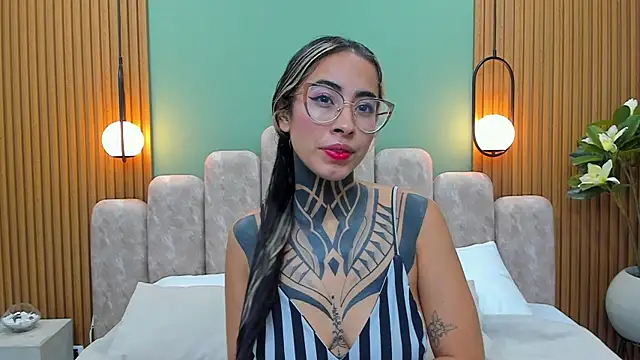 NicoleBlum online show from February 2025 02:27:02 PM