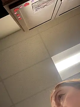 cinnatitties online show from October 2025 06:06:02 PM